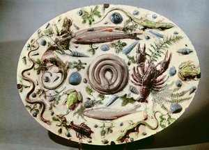 背景が白の「ラスティクフィギュリン」料理（ファイアンス） 作： Bernard Palissy